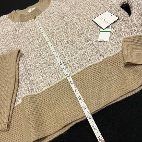 Laundry By Shelli Segal Beige and Cream Crop Sweater with Bell Sleeves size L - Picture 4 of 10